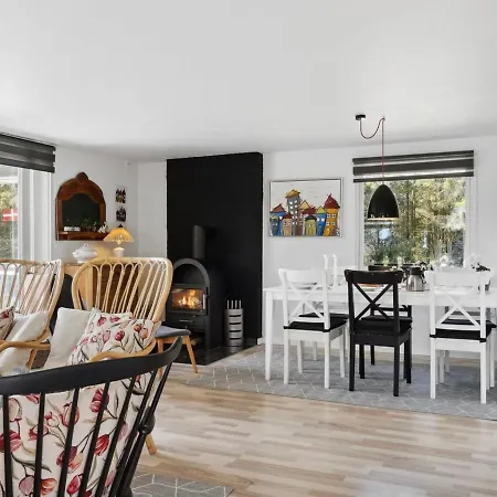 Ditleif - 400m From The Sea In Ne Jutland By Interhome * Hals